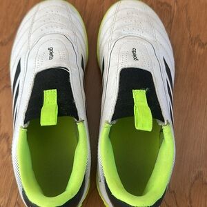 Kids indoor soccer shoes-size 2